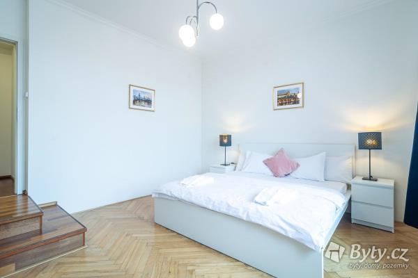 Newly renovated comfortable and spacious apartment with two bedrooms