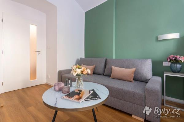 Fabulous Two-Bedroom Apartment with Private Garden