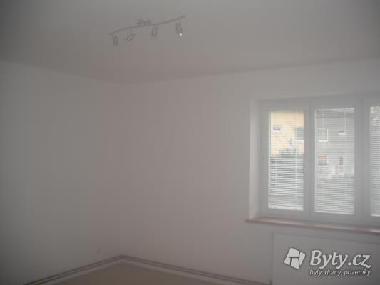 Vyměním byt 3+1 v soukromém vlastnictví v Krnově za byt v Praze a okolí