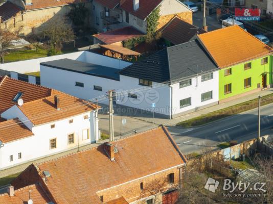 Prodej rekonstruovaného rodinného domu, 186m<sup>2</sup>, Hrubčice