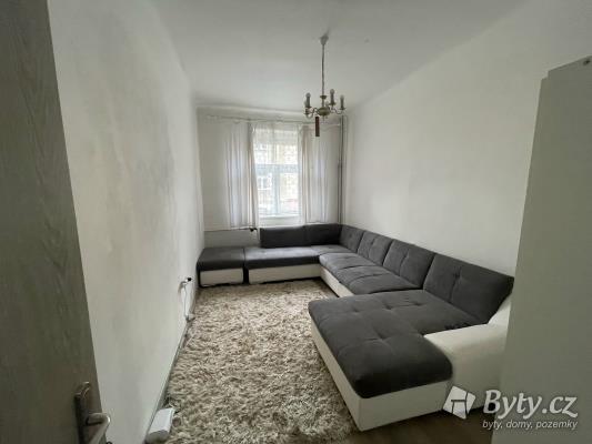 Pronájem bytu 2+1 s vlastní garáží, 64m<sup>2</sup>, Praha, Žižkov, Na Jarově