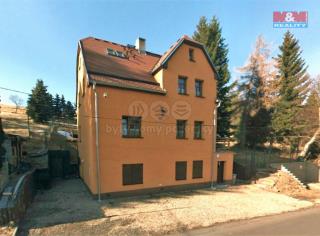 Prodej rekonstruovaného rodinného domu, 285m²