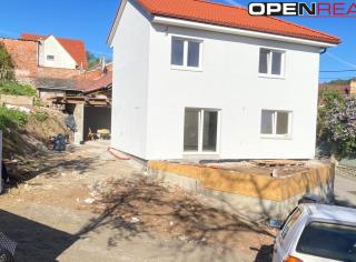Prodej rekonstruovaného rodinného domu, 185m²