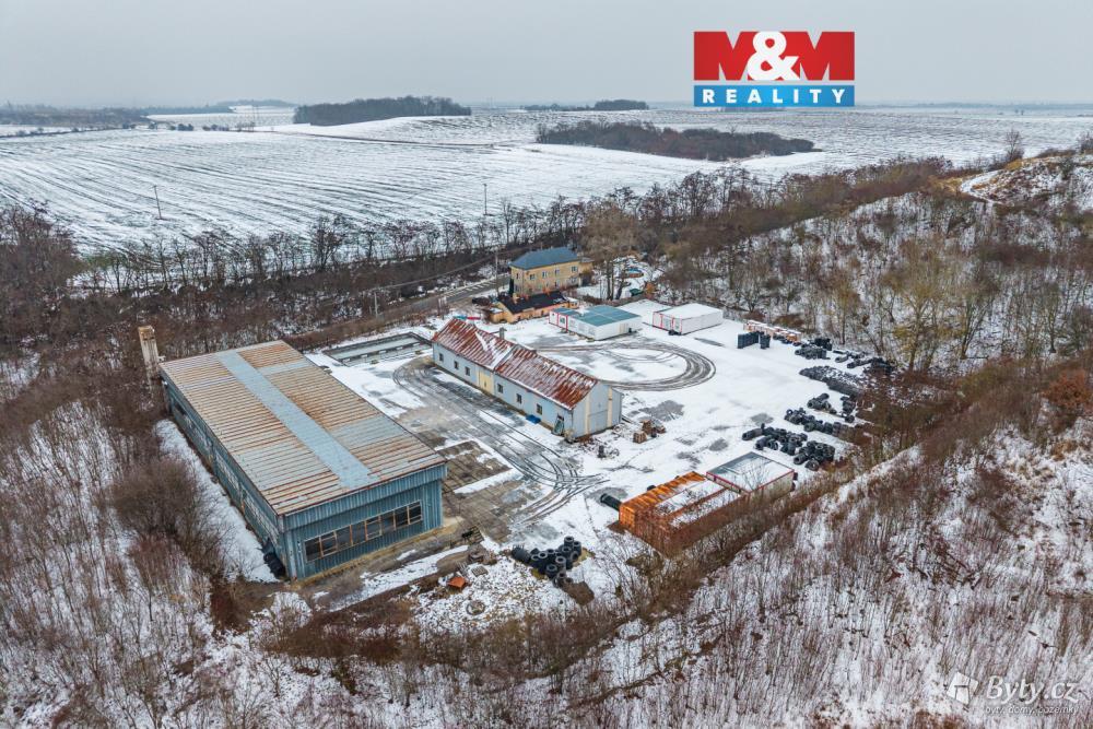 Pronájem komerčního prostoru 1100 m², Veleň