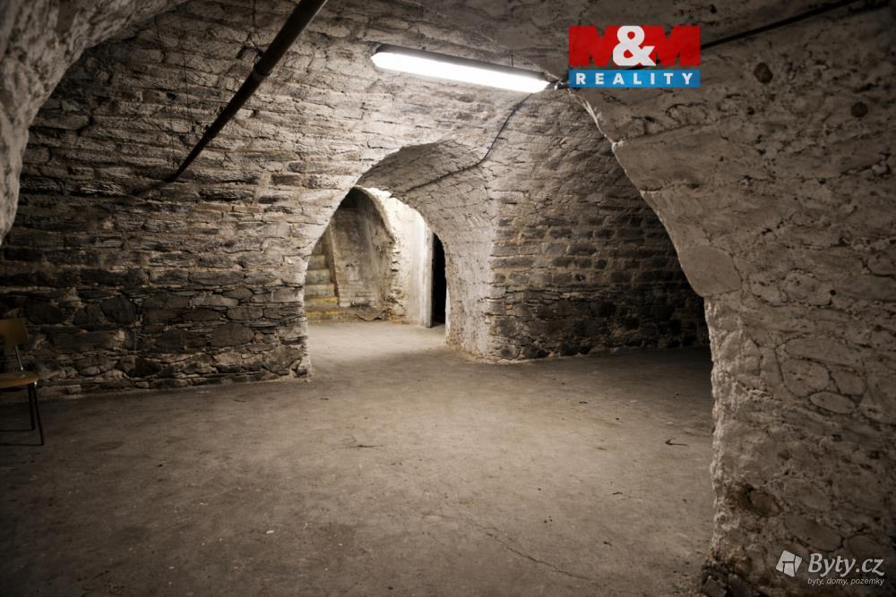 Pronájem komerčního prostoru 200 m², Řehlovice