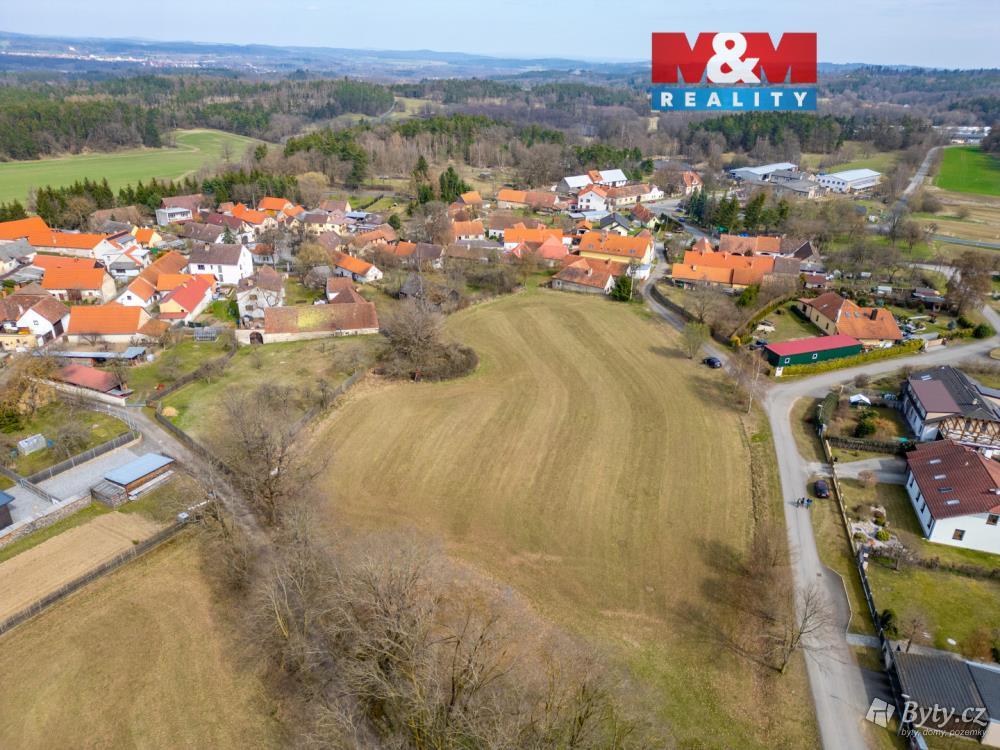 Prodej pozemku 8842 m², Lažánky