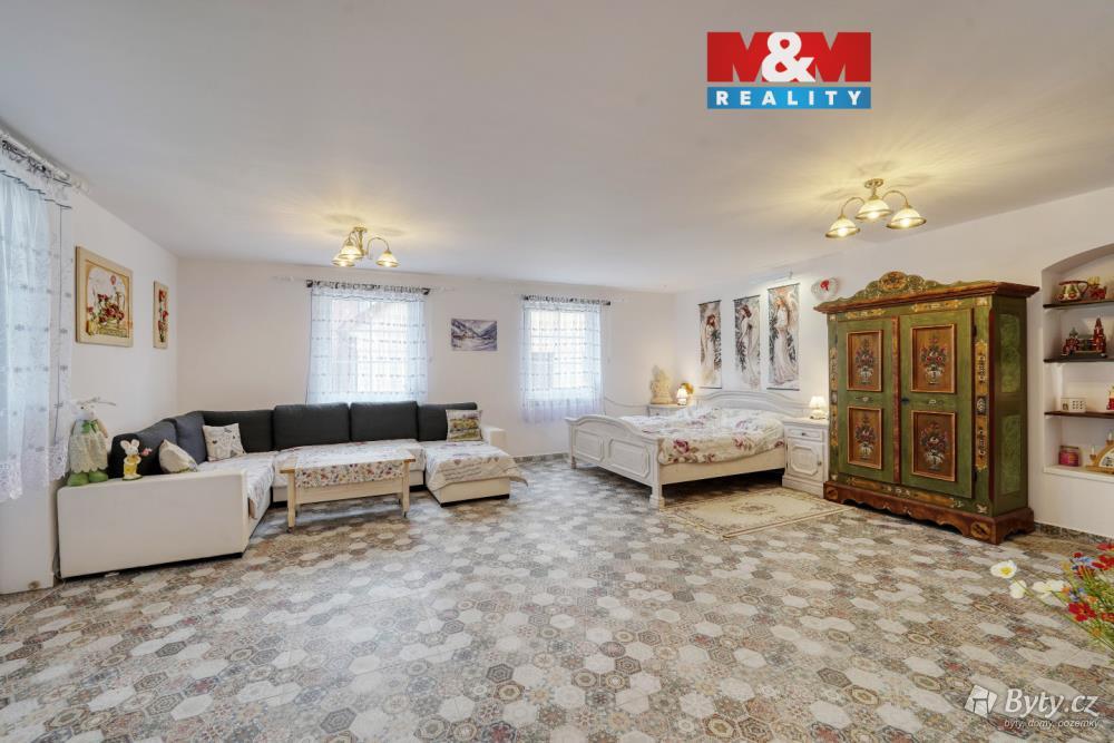Prodej komerčního prostoru 359 m², Strážov