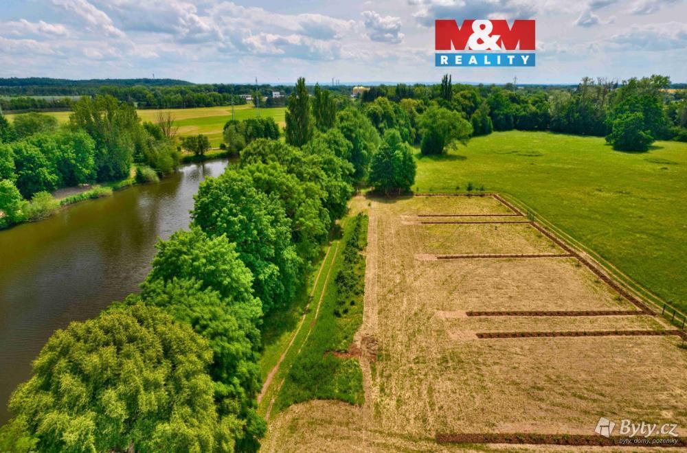 Prodej pozemku 1000 m², Hradec Králové