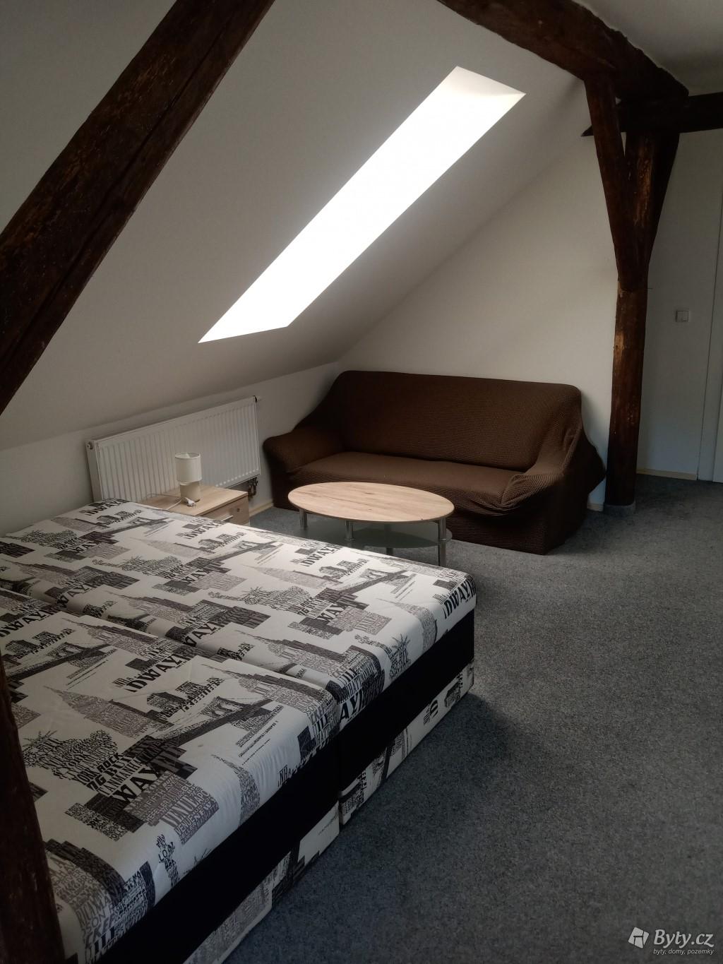 Pronájem podkrovního pokoje s vlastním sociálním zařízením , Kněževes, U Ouvalky, U Ouvalky · Kněževes u Prahy · Kněževes