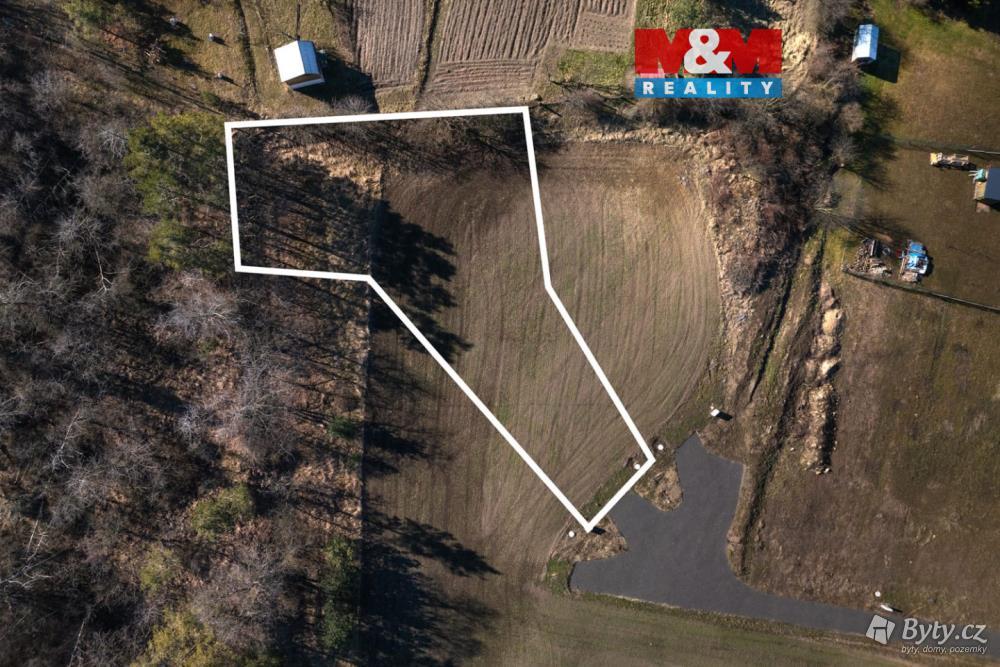 Prodej pozemku 1187 m², Líšťany