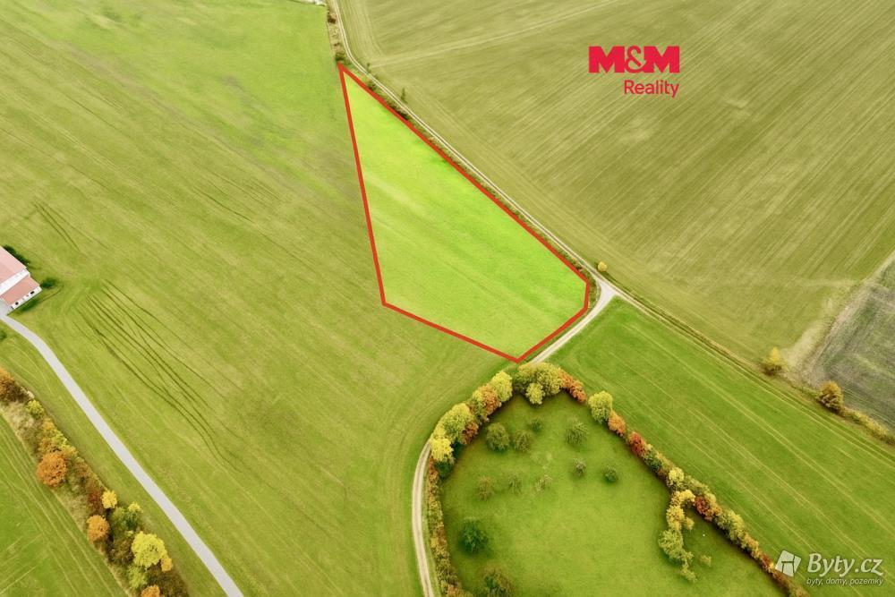 Prodej pozemku 6671 m², Komárov u Holic · Dolní Roveň