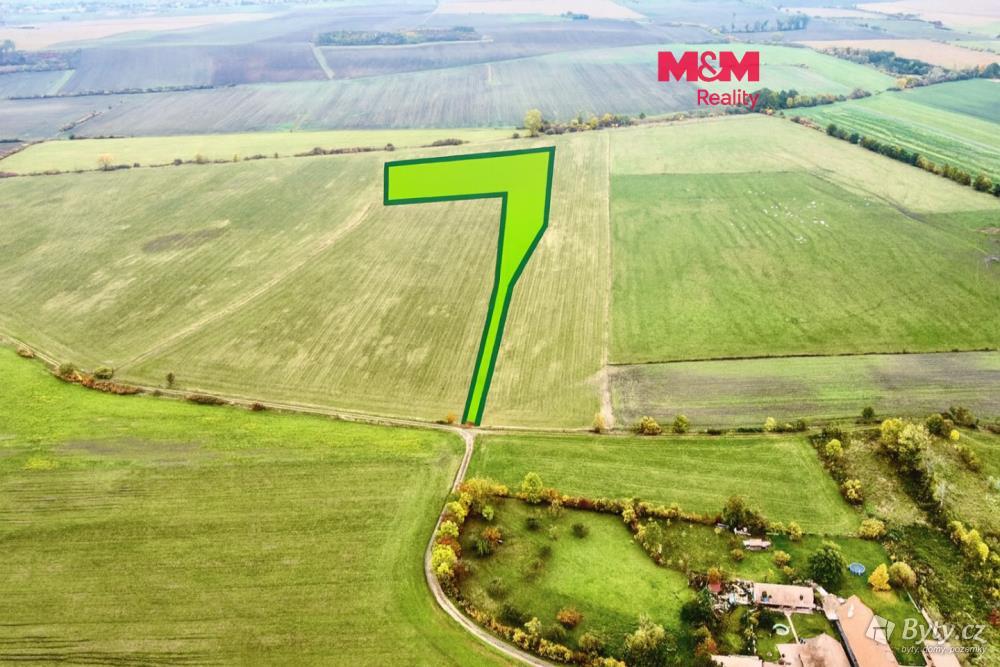 Prodej pozemku 9779 m², Komárov u Holic · Dolní Roveň