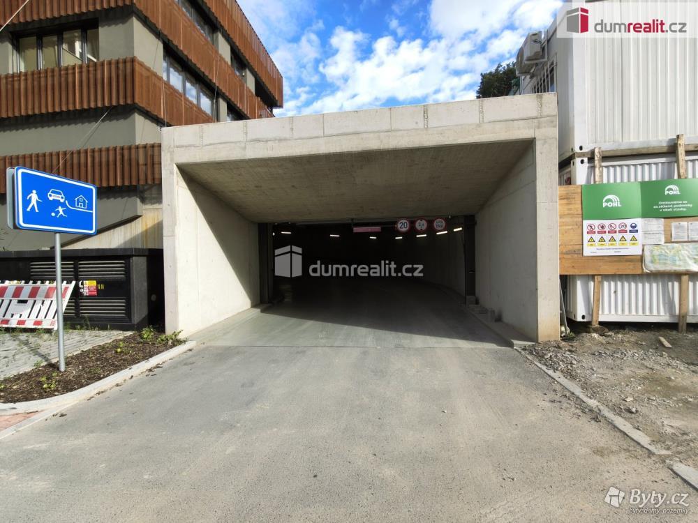 Pronájem garáže 15 m², U Komína · Radlice