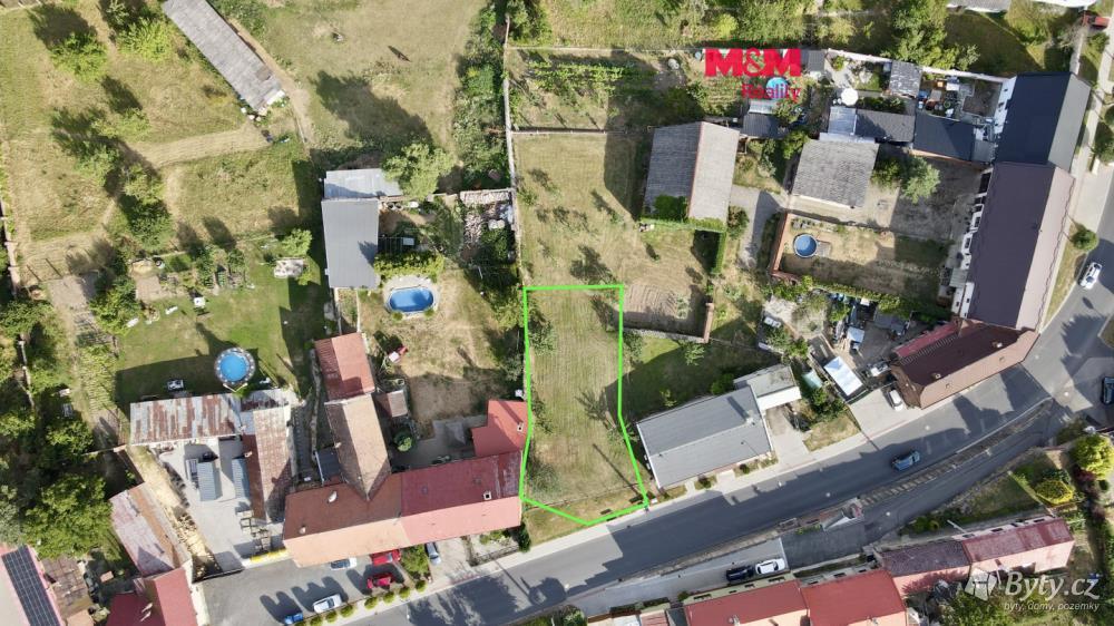 Prodej pozemku 590 m², Buk