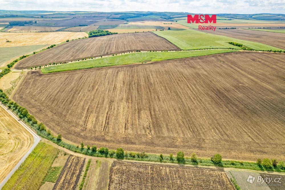 Prodej pozemku 25490 m², Žatčany
