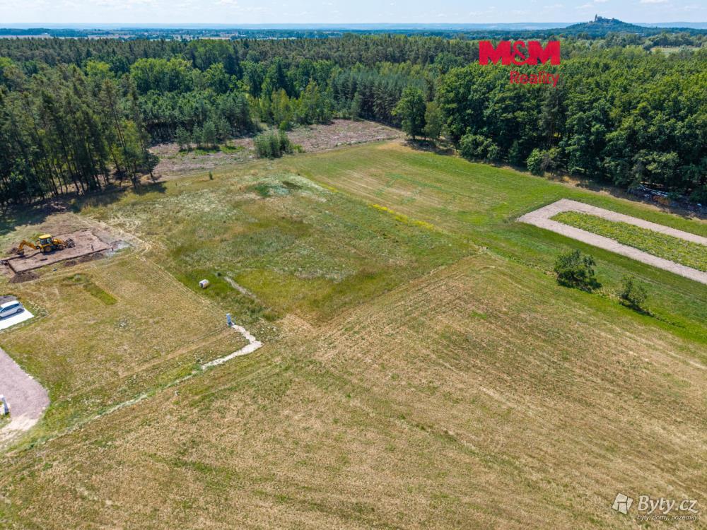 Prodej pozemku 1089 m², Újezd u Sezemic
