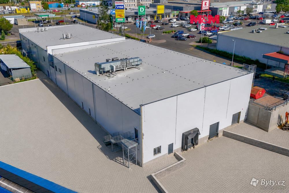 Pronájem komerčního prostoru 2200 m², Cheb · Karlova