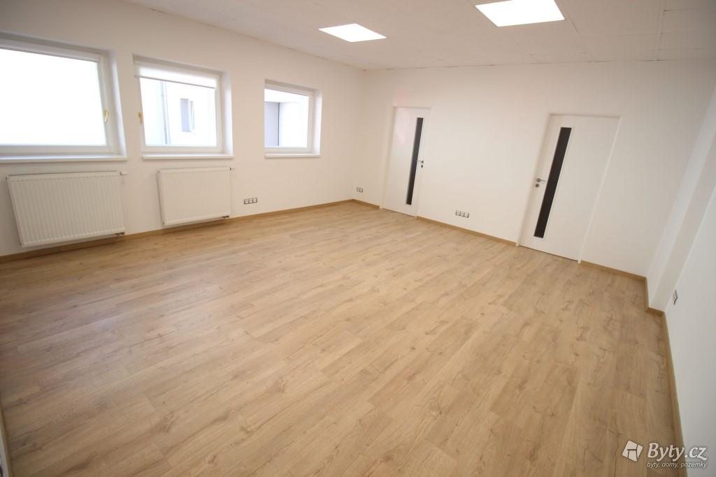 Klidné kancelářské prostory k pronájmu, Praha, Husitská, Husitská · Žižkov