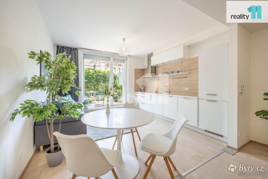 Prodej bytu 2+kk 56 m², Švédská · Smíchov