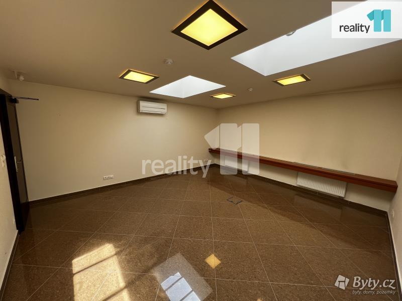 Pronájem komerčního prostoru 50 m², Dvory · Karlovy Vary